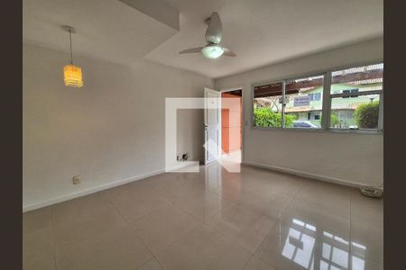 Sala de casa de condomínio para alugar com 2 quartos, 100m² em Recreio dos Bandeirantes, Rio de Janeiro
