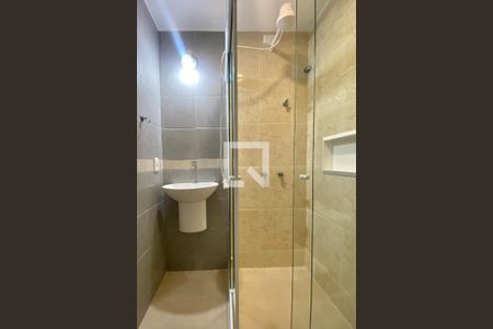 Banheiro Social de kitnet/studio para alugar com 1 quarto, 30m² em Copacabana, Rio de Janeiro