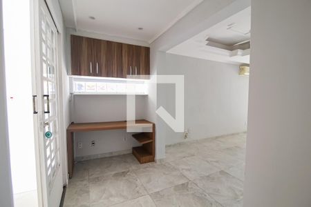 Sala de casa de condomínio para alugar com 4 quartos, 90m² em Jardim São Francisco, Indaiatuba