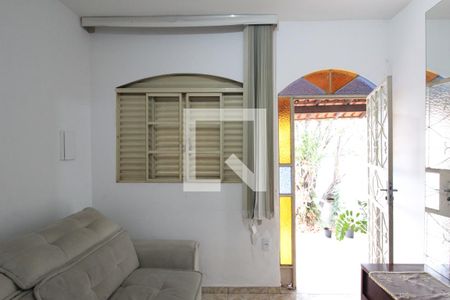 Sala de casa para alugar com 3 quartos, 350m² em Piratininga, Belo Horizonte