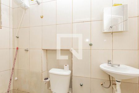 Banheiro de casa para alugar com 1 quarto, 50m² em Jardim Maria Estela, São Paulo