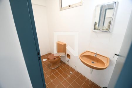 Banheiro de apartamento à venda com 1 quarto, 45m² em Centro, Campinas