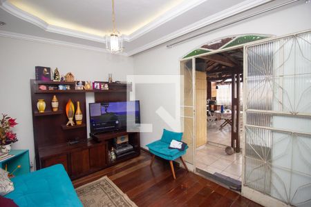 Sala 2 de casa à venda com 4 quartos, 140m² em Industrial, Contagem