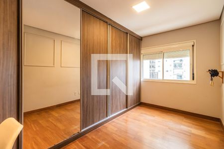 Suíte de apartamento à venda com 2 quartos, 68m² em Jardim Tupanci, Barueri