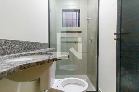 Banheiro de casa para alugar com 1 quarto, 30m² em Vila Buenos Aires, São Paulo