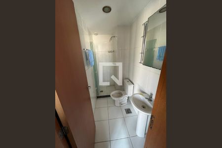 Banheiro de apartamento para alugar com 2 quartos, 52m² em Todos os Santos, Rio de Janeiro