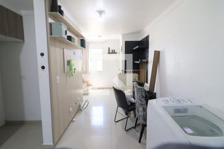 Sala de casa de condomínio à venda com 2 quartos, 72m² em Jardim Roberto, Osasco