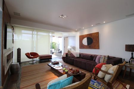 Sala de TV de apartamento à venda com 3 quartos, 215m² em Moema, São Paulo