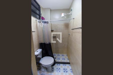 Banheiro de kitnet/studio para alugar com 1 quarto, 22m² em Centro, Niterói