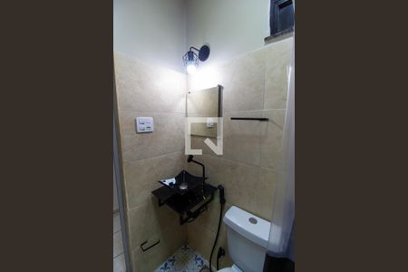 Banheiro de kitnet/studio para alugar com 1 quarto, 22m² em Centro, Niterói