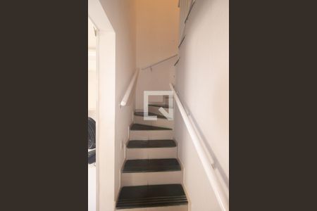 Escada de casa de condomínio para alugar com 2 quartos, 88m² em Guaratiba, Rio de Janeiro