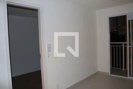 Sala/Cozinha de apartamento para alugar com 1 quarto, 27m² em Parque Industrial Tomas Edson, São Paulo