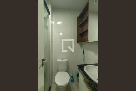 Banheiro Social de kitnet/studio para alugar com 1 quarto, 20m² em Centro, Curitiba