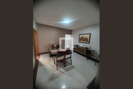 Casa à venda com 3 quartos, 200m² em Vila Scarpelli, Santo André