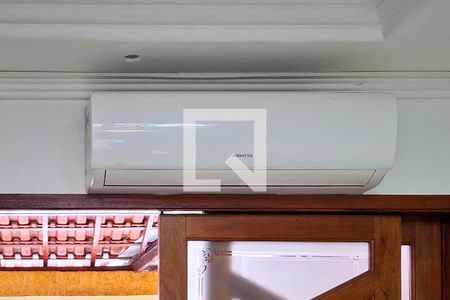 Sala de casa para alugar com 2 quartos, 78m² em Vila Romero, Praia Grande