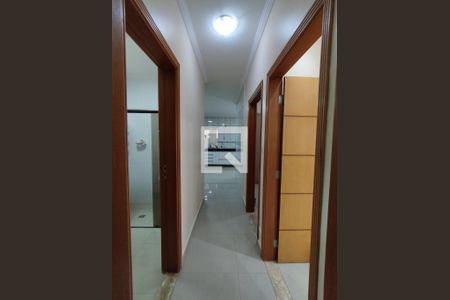 Corredor de casa para alugar com 2 quartos, 180m² em Parque Bristol, São Paulo