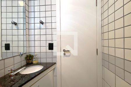 Lavabo de apartamento à venda com 2 quartos, 164m² em Belvedere, Belo Horizonte