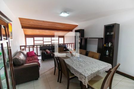 Sala de casa à venda com 3 quartos, 247m² em Piratininga, Niterói