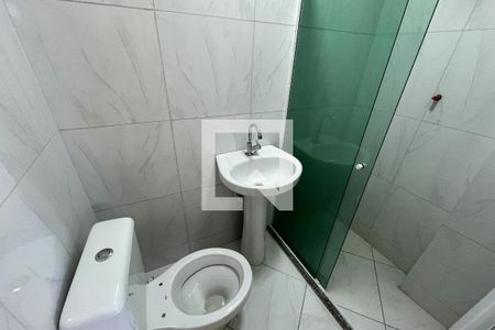 Banheiro Social de kitnet/studio para alugar com 1 quarto, 56m² em Galeão, Rio de Janeiro