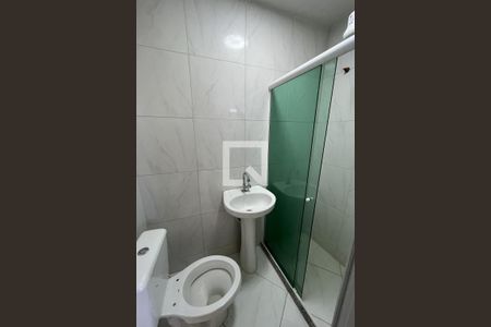 Banheiro Social de kitnet/studio para alugar com 1 quarto, 56m² em Galeão, Rio de Janeiro