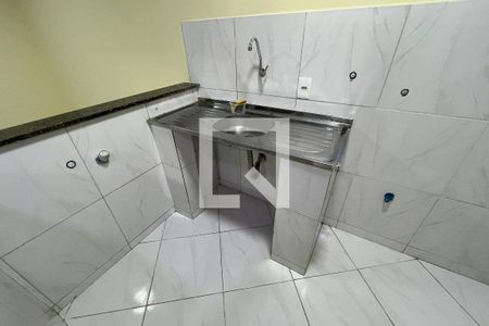 Sala/Cozinha de kitnet/studio para alugar com 2 quartos, 56m² em Galeão, Rio de Janeiro