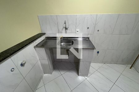 Sala/Cozinha de kitnet/studio para alugar com 2 quartos, 56m² em Galeão, Rio de Janeiro