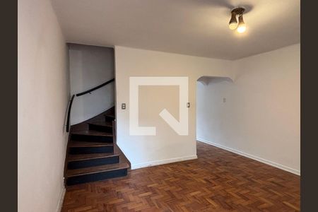 Escada de casa para alugar com 3 quartos, 200m² em Vila Mariana, São Paulo