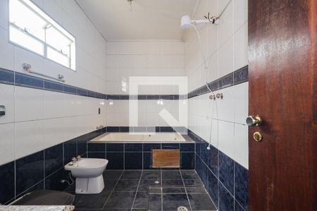 Banheiro da Suíte de casa para alugar com 2 quartos, 300m² em Jd São Jorge, São Paulo