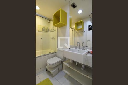 Banheiro de apartamento para alugar com 1 quarto, 48m² em Vila Nova Conceição, São Paulo