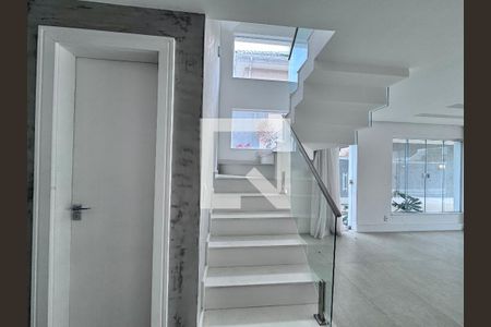 Sala de casa de condomínio para alugar com 5 quartos, 350m² em Recreio dos Bandeirantes, Rio de Janeiro