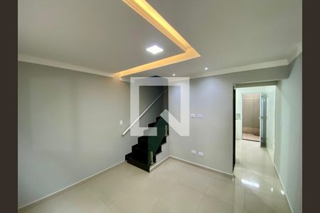 Sala de casa de condomínio para alugar com 2 quartos, 65m² em Vila Tupi, Praia Grande