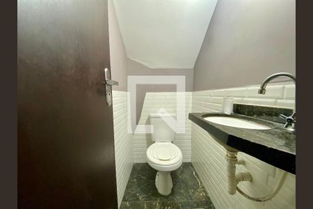 Lavabo de casa de condomínio para alugar com 2 quartos, 65m² em Vila Tupi, Praia Grande