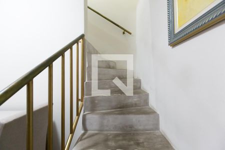 Escada de casa para alugar com 2 quartos, 200m² em Parada Xv de Novembro, São Paulo