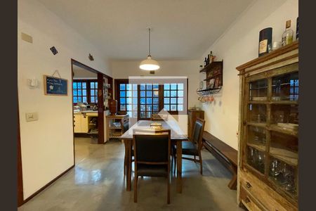 Sala de casa à venda com 3 quartos, 250m² em Jardim Rizzo, São Paulo