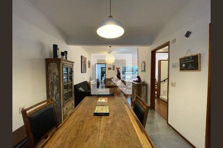 Sala de casa à venda com 3 quartos, 250m² em Jardim Rizzo, São Paulo