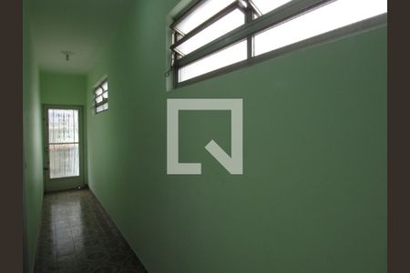 Corredor de casa para alugar com 3 quartos, 180m² em Quitaúna, Osasco