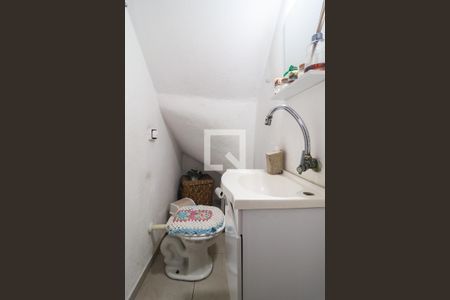 Lavabo de casa de condomínio para alugar com 2 quartos, 123m² em Vila Pirajussara, São Paulo