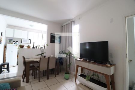 Sala de apartamento para alugar com 2 quartos, 57m² em Gávea, Uberlândia