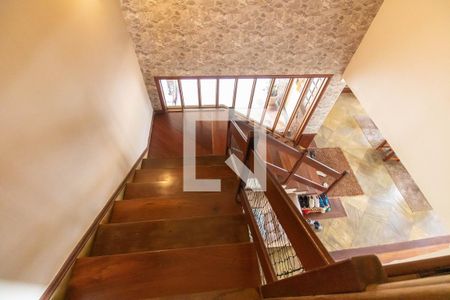 Escada  de casa para alugar com 5 quartos, 800m² em Badu, Niterói