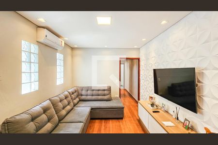 Sala de casa à venda com 3 quartos, 185m² em Cipava, Osasco