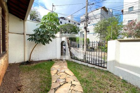Jardim de casa à venda com 4 quartos, 495m² em São Luiz, Belo Horizonte