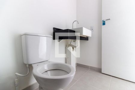 Banheiro de kitnet/studio à venda com 1 quarto, 24m² em Pinheiros, São Paulo