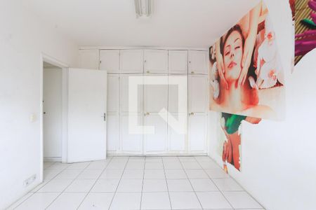 Casa para alugar com 3 quartos, 300m² em Jardim Everest, São Paulo