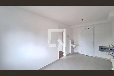 Sala/Cozinha de apartamento para alugar com 1 quarto, 28m² em Parque Industrial Tomas Edson, São Paulo