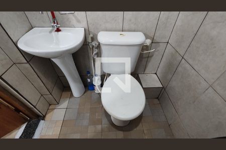 Banheiro de casa para alugar com 1 quarto, 80m² em Conjunto Residencial Presidente Castello Branco, Ferraz de Vasconcelos