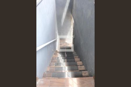 escada entrada de casa para alugar com 2 quartos, 75m² em Comendador Soares, Nova Iguaçu