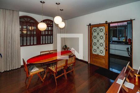 Sala de casa à venda com 3 quartos, 300m² em Santa Rosa, Belo Horizonte