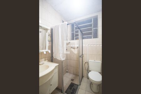 Banheiro de apartamento à venda com 1 quarto, 54m² em Teresópolis, Porto Alegre