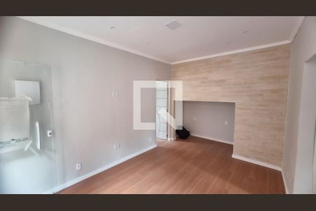 Sala de casa para alugar com 3 quartos, 200m² em Vila Kosmos, Rio de Janeiro