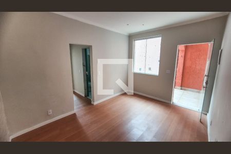 Sala de casa para alugar com 3 quartos, 200m² em Vila Kosmos, Rio de Janeiro